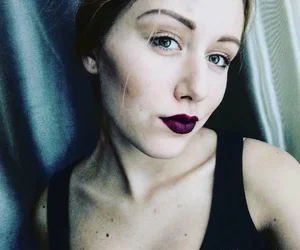 Vi